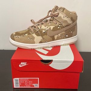 Nike Dunk Desert Camo shoes size 9